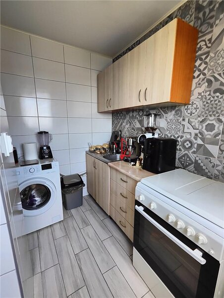 Titan, Bld 1 Decembrie, 8 min metrou Costin Georgian